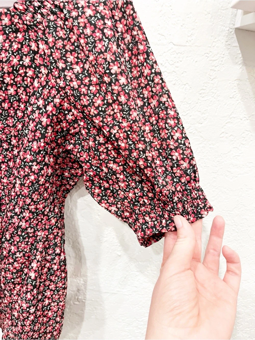 Loft Ditsy Floral Top Size Large Black Red Puff Sleeve Cottagecore Dark Coquette